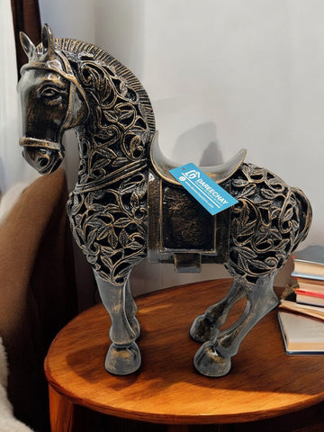 Innocent Steed | Table Decoration